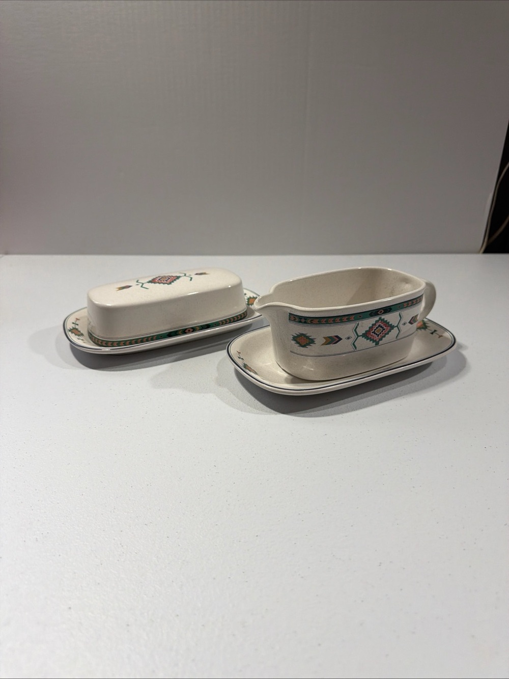 Studio Nova Adirondack Covered Butter Dish & Gravy Boat With Underplates